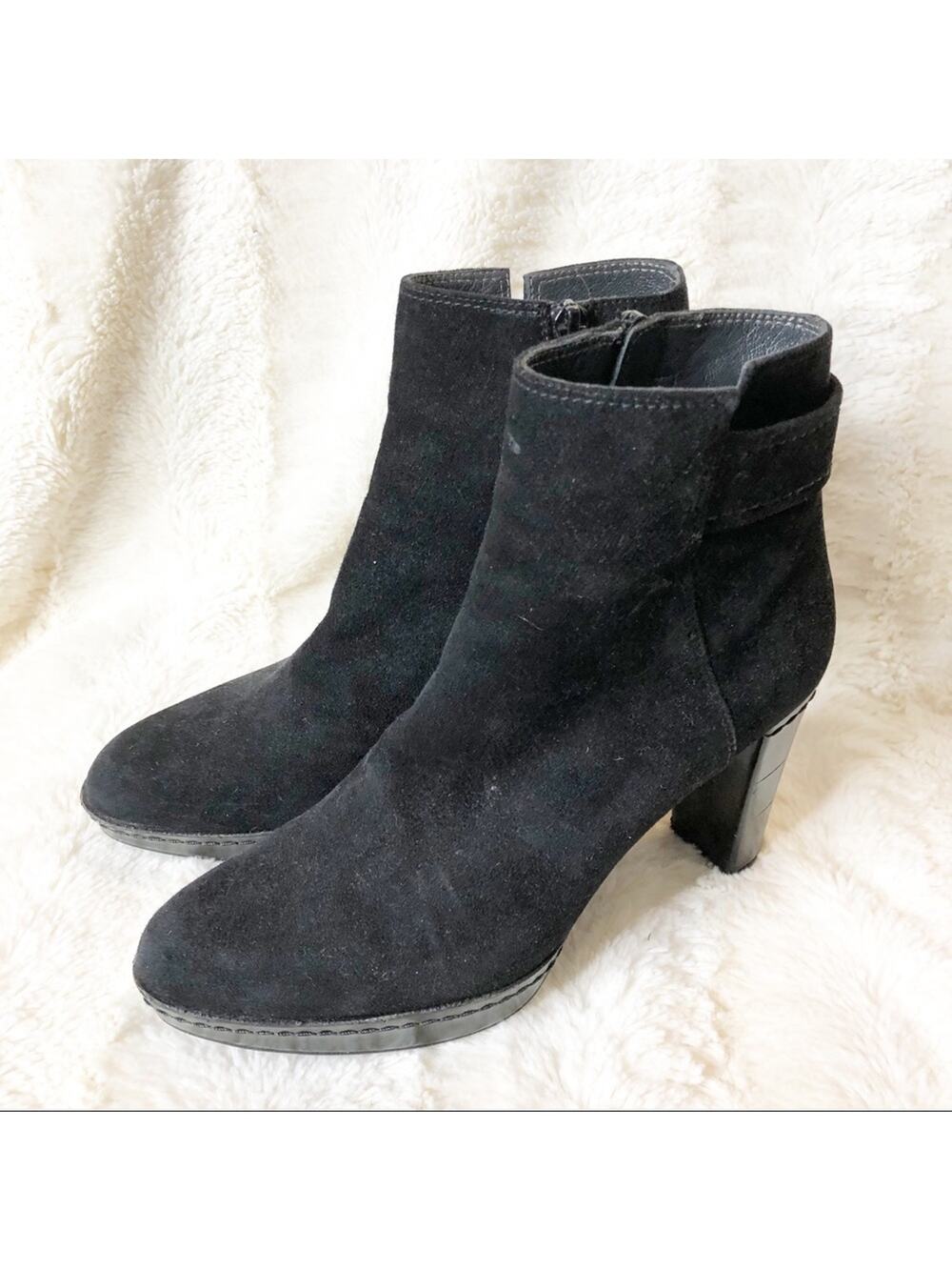 Stuart Weiztman black suede side zip booties size 7M
